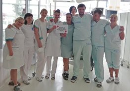 „Jsme s vámi, buďte i nadále s námi.“ Zdravotníci děkují za podporu všem, kteří při pandemii pomáhali