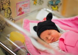 Pravidelné malování porodních sálů dočasně uzavře příjem rodiček v Pardubické nemocnici