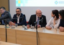 Očkujeme se pro život beze strachu. Výstavu zahájil v Pardubické nemocnici ministr zdravotnictví