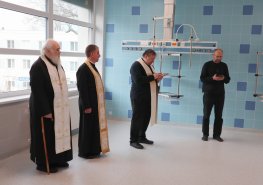 Novým prostorám jednotek intenzivní péče a oddělení ARO Svitavské nemocnice požehnali duchovní