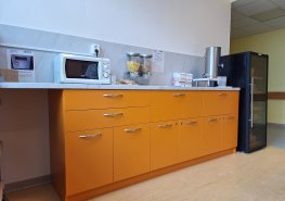 Rautový koutek zpříjemní pobyt maminkám v pardubické porodnici