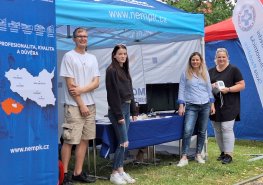 Měření tlaku i zdravotnický kvíz: u stánku Nemocnice Pardubického kraje bylo pořád plno