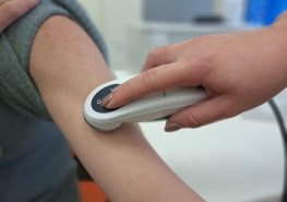Digitální dermatoskop nabízí archivaci snímků i program umělé inteligence