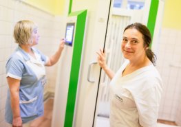 Nová UV fotokabina pro moderní a šetrnou léčbu kožních onemocnění