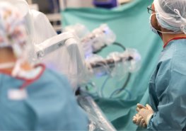 Jistota špičkové léčby: Komplexní onkologické centrum Pardubického kraje obhájilo prestižní statut