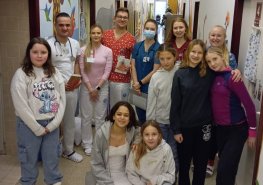 Děti přinesly do Svitavské nemocnice vánoční poděkování i úsměv