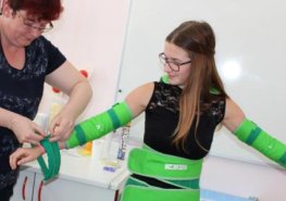 Ze studentů se na hodinu stali starci