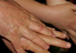 Čistýma ruka se chráníme navzájem, připomene Nemocnice Pardubického kraje