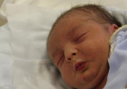 Prvním novoročním dítětem je chlapec Adam v orlickoústecké porodnici