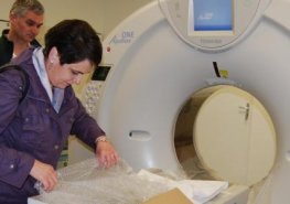 Na záchraně historické bronzové nádoby se podíleli pracovníci radiodiagnostiky