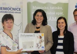 Svitavská nemocnice získala 10 nových monitorů dechu pro novorozence