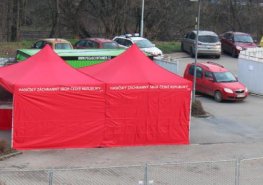 Odběry v kraji jedou na plné obrátky, armáda dnes přebrala pardubický výjezdový tým