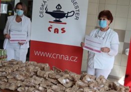 Svačina pro zdravotní sestry dodala energii, děkujeme sponzorům