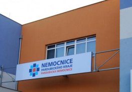Vstup do Pardubické nemocnice jen hlavní branou – aktualizace