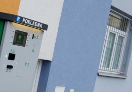 Za parkování v areálu Pardubické nemocnice se nově bude platit v automatech