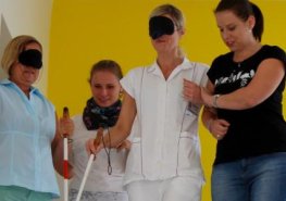 Zdravotníci na zážitkovém semináři poznávali radosti i nástrahy v životě nevidomých
