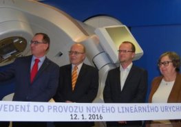 Komplexní onkologické centrum zahájilo provoz nového lineárního urychlovače