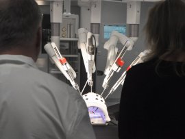 Robotické operace jsou podobné laparoskopickým - tedy miniinvazivním.