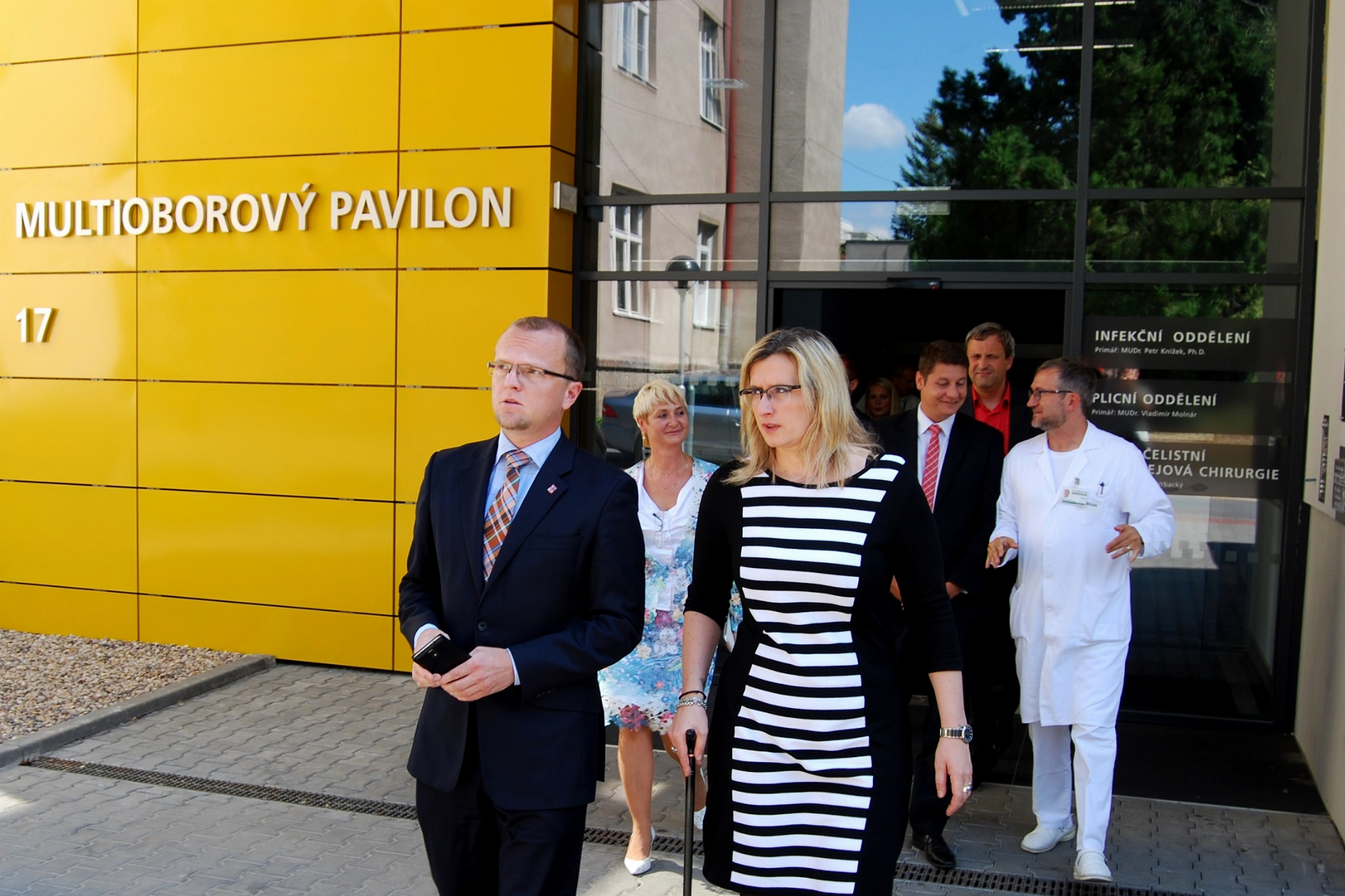 Ministryně Šlechtová si prohlédla Multioborový pavilon v Pardubické nemocnici
