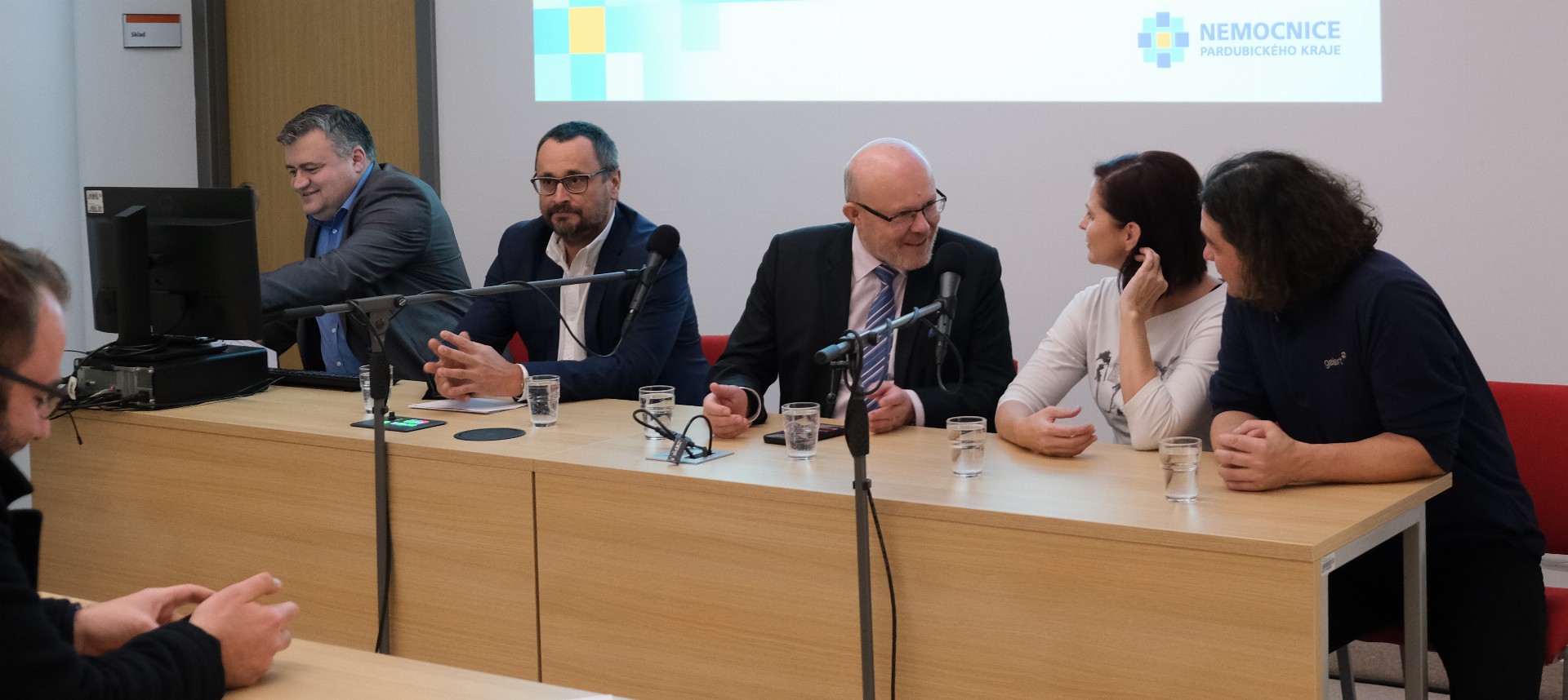 Očkujeme se pro život beze strachu. Výstavu zahájil v Pardubické nemocnici ministr zdravotnictví