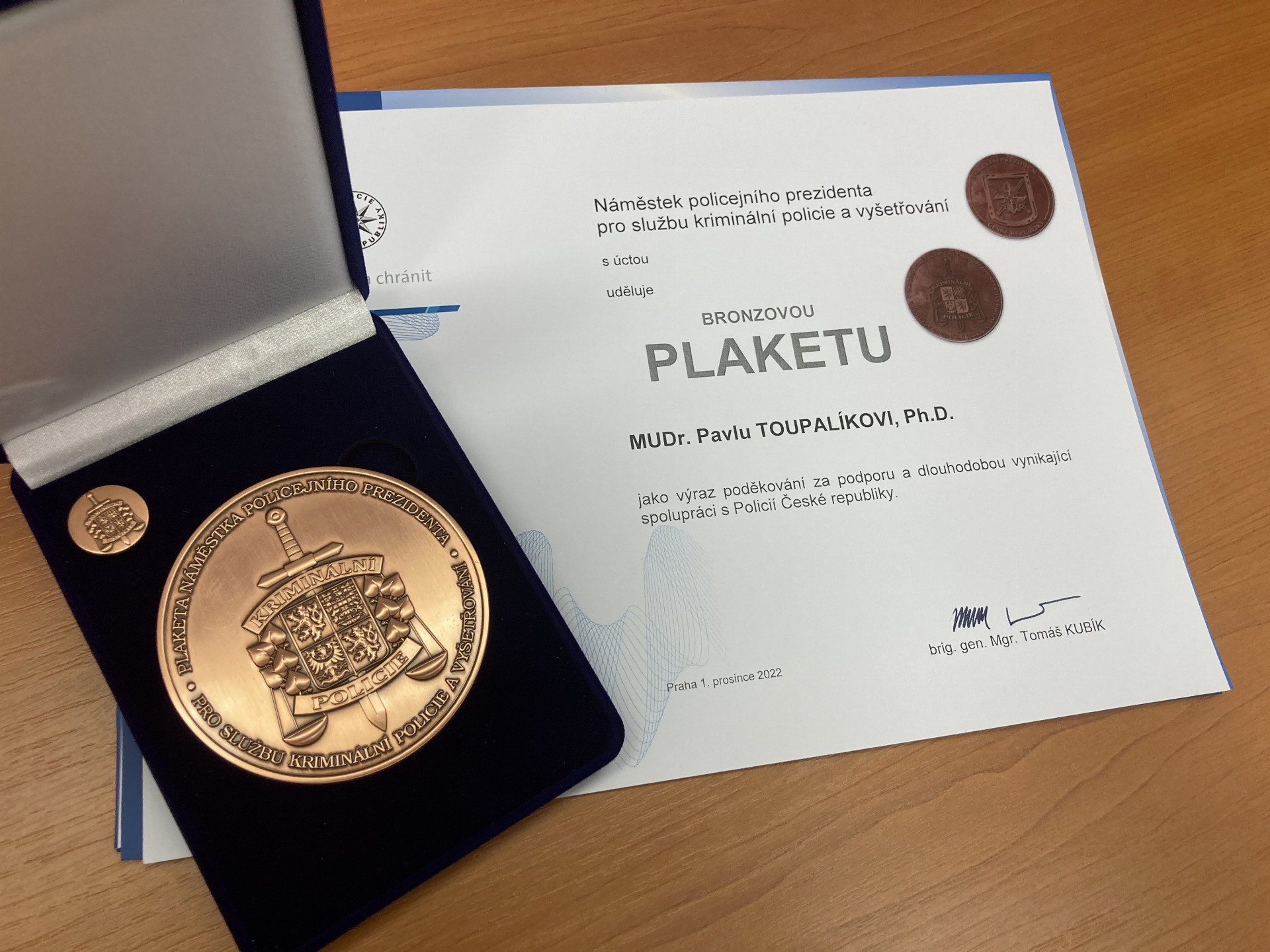 Náš obor pesimistický není. Na násilné činy na dětech se však zvyknout nedá, říká policejním prezidiem oceněný primář soudního lékařství