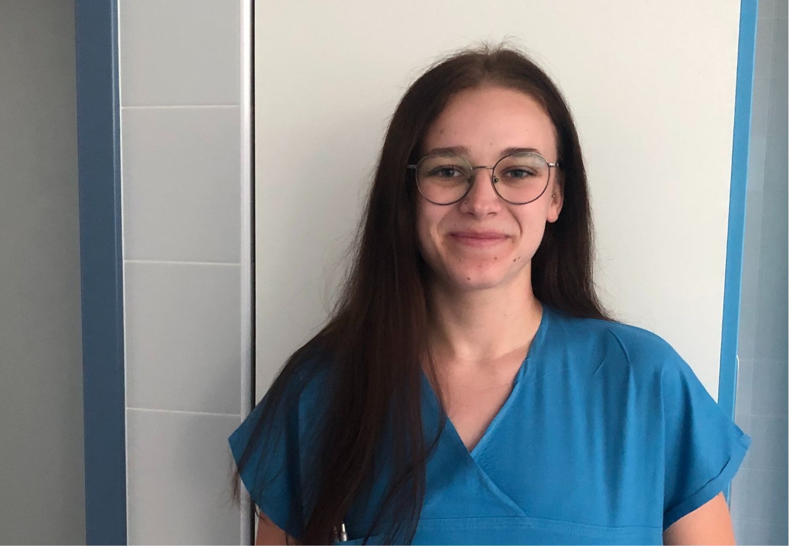 „Ke všem, kteří pracují ve zdravotnictví, mám obdiv,“ říká čerstvě vystudovaná sestra Hana Moravcová.