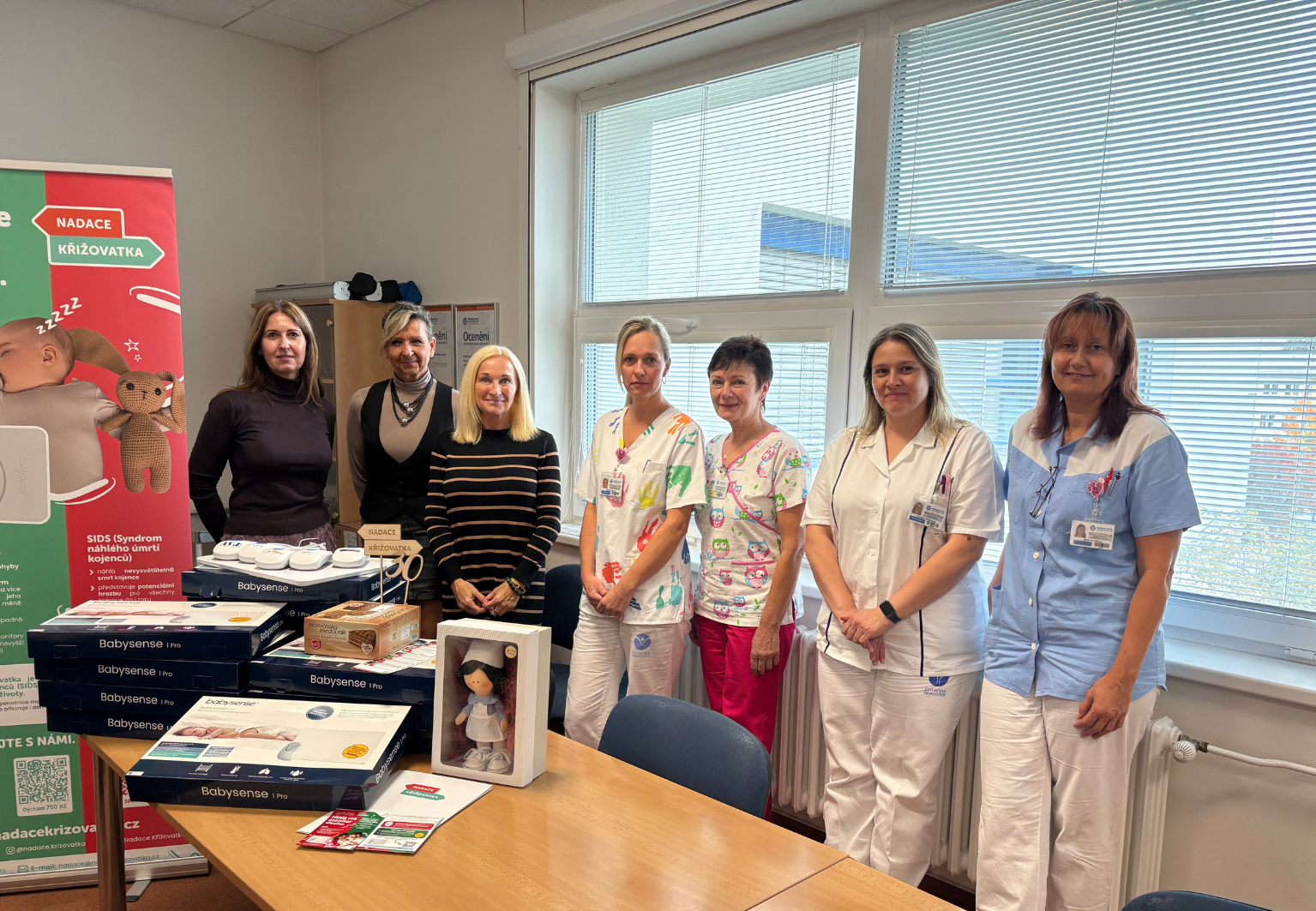 Nadace Křižovatka věnovala Svitavské a Orlickoústecké nemocnici 23 nových monitorů dechu – spolupráce trvá už 10 let