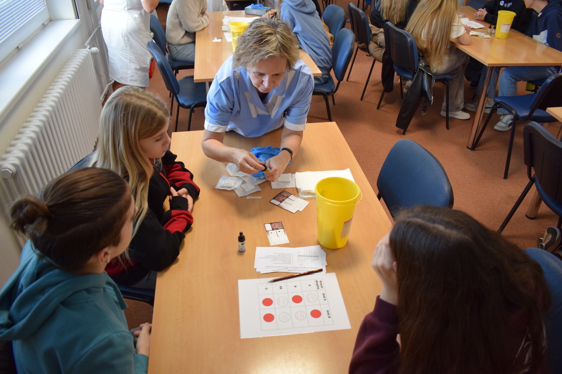 Svitavská nemocnice přiblížila žákům tajemství lidské krve v rámci ZDRAVOhrátek