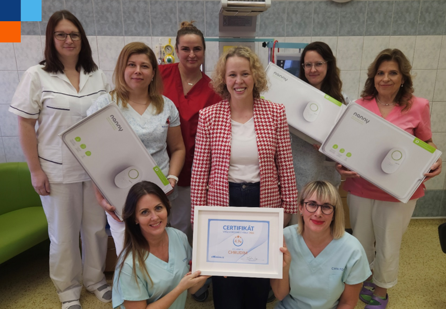 Chrudimská porodnice slavnostně převzala vítěznou výhru: nové monitory dechu