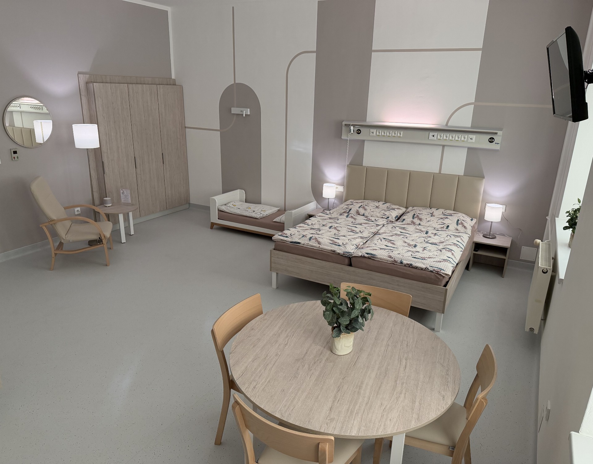 Rodinné studio umožní rodičům být po porodu společně i se starším dítětem