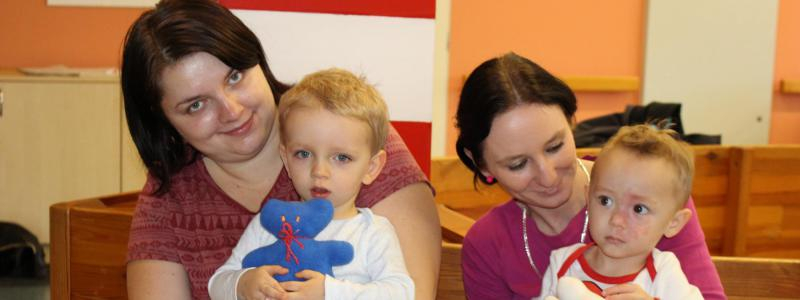 První medvídci z Mírova už našli u malých pacientů svůj domov