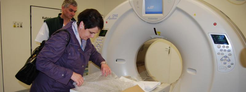 Na záchraně historické bronzové nádoby se podíleli pracovníci radiodiagnostiky