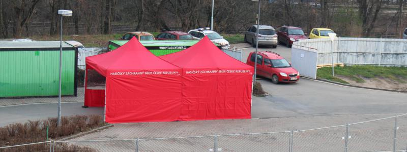 Odběry v kraji jedou na plné obrátky, armáda dnes přebrala pardubický výjezdový tým