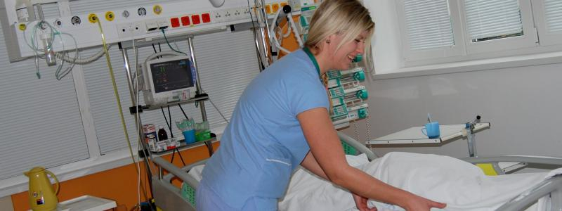 Nemocnice Pardubického kraje poprvé vyplatí příplatek sestrám ve směnném provozu