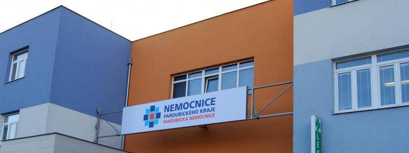 Vstup do Pardubické nemocnice jen hlavní branou – aktualizace