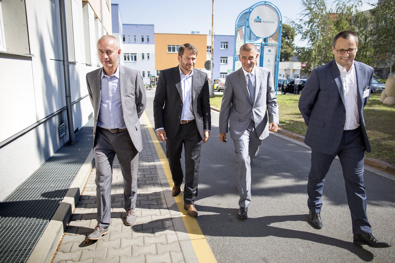 Ministr financí Andrej Babiš navštívil Pardubickou nemocnici a zajímal se o chod společnosti