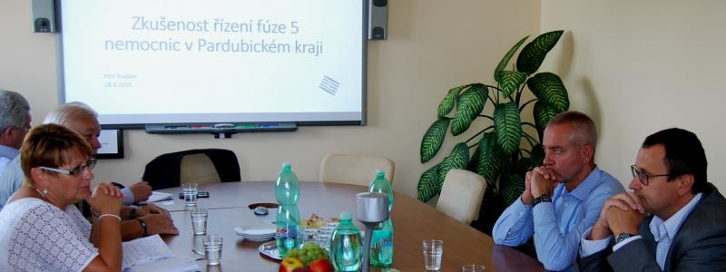 Plzeňský kraj si přijel pro zkušenosti s fúzí a se vznikem Nemocnice Pardubického kraje