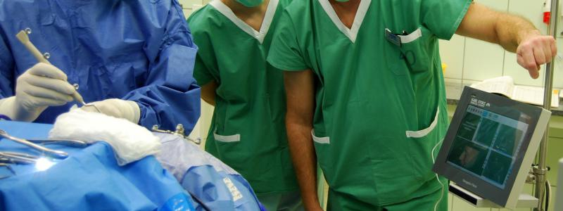Lékaři ORL kliniky poprvé operovali pacienta pomocí počítačem navigované chirurgie